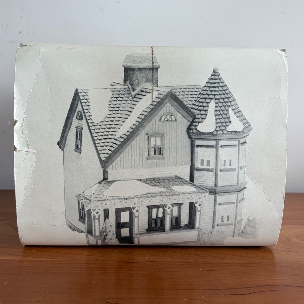 Dept 56 New England Village Thomas T Julian House Christmas Heritage Village